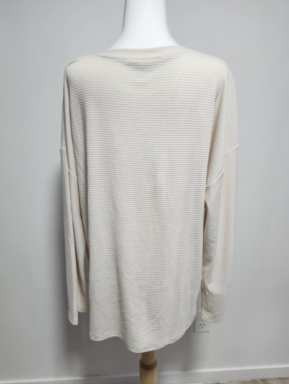 Ellen Tracy Cream Ribbed Knit Top - Picture 7 of 9